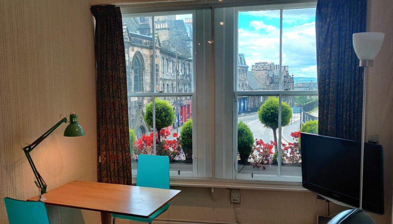 Royal Mile Apartment, 1 Minute From The Castle. Edinburgh Bagian luar foto