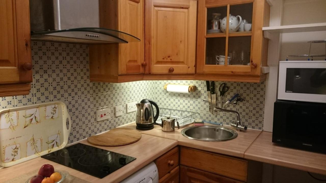 Royal Mile Apartment, 1 Minute From The Castle. Edinburgh Bagian luar foto