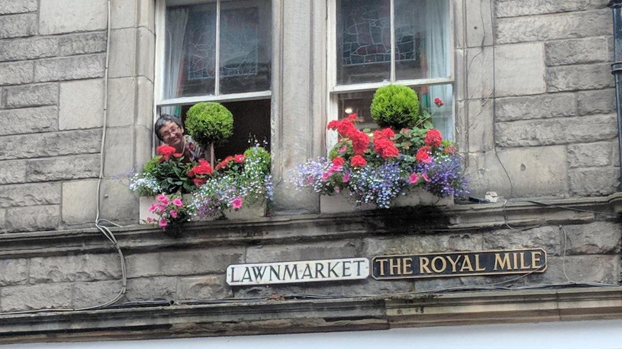 Royal Mile Apartment, 1 Minute From The Castle. Edinburgh Bagian luar foto